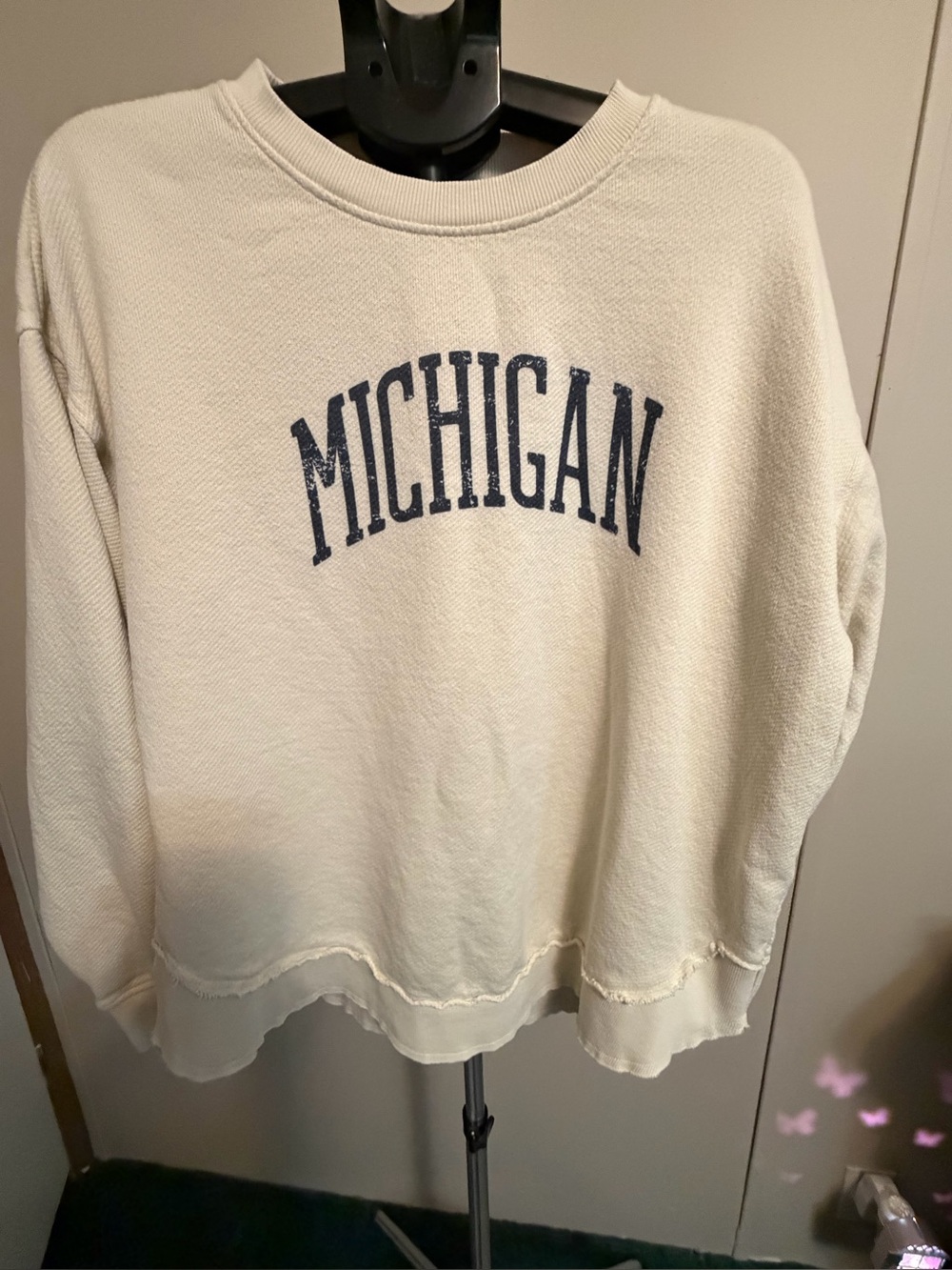Ivy + Cloth University of Michigan Distressed Graphic Crewneck Sweatshirt XL